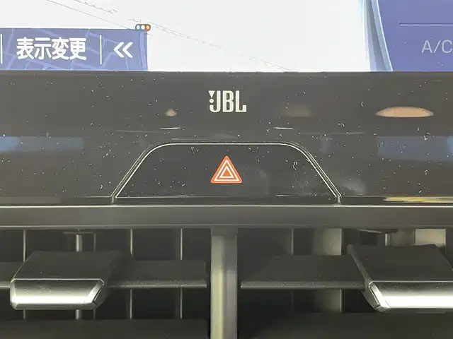 トヨタ ハリアー ハイブリッド Z レザーパッケージ 福井県 2021(令3)年 4.2万km プレシャスブラックパール 12.3インチ純正コネクティッドナビ/フルセグTV/Bluetooth/Miracast/AUX/AM/FM/JBLサウンドシステム/全方位モニター/Toyota Safety Sense/・プリクラッシュセーフティ/・レーンディパーチャーアラート/・オートハイビーム/・レーダークルーズコントロール/・ブラインドスポットモニター/ヘッドアップディスプレイ/パワーバックドア/前席パワーシート/エアシート/シートヒーター/ステアリングヒーター/革巻きステアリング/ステアリングリモコン/ステアリングチルド機構/ビルトインETC2.0/LEDヘッドライト/フォグライト/ウインカー・電動格納式ミラー/クリアランスソナー/純正19インチアルミホイル