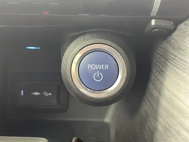 トヨタ ハリアー ハイブリッド Z レザーパッケージ 福井県 2021(令3)年 4.2万km プレシャスブラックパール 12.3インチ純正コネクティッドナビ/フルセグTV/Bluetooth/Miracast/AUX/AM/FM/JBLサウンドシステム/全方位モニター/Toyota Safety Sense/・プリクラッシュセーフティ/・レーンディパーチャーアラート/・オートハイビーム/・レーダークルーズコントロール/・ブラインドスポットモニター/ヘッドアップディスプレイ/パワーバックドア/前席パワーシート/エアシート/シートヒーター/ステアリングヒーター/革巻きステアリング/ステアリングリモコン/ステアリングチルド機構/ビルトインETC2.0/LEDヘッドライト/フォグライト/ウインカー・電動格納式ミラー/クリアランスソナー/純正19インチアルミホイル