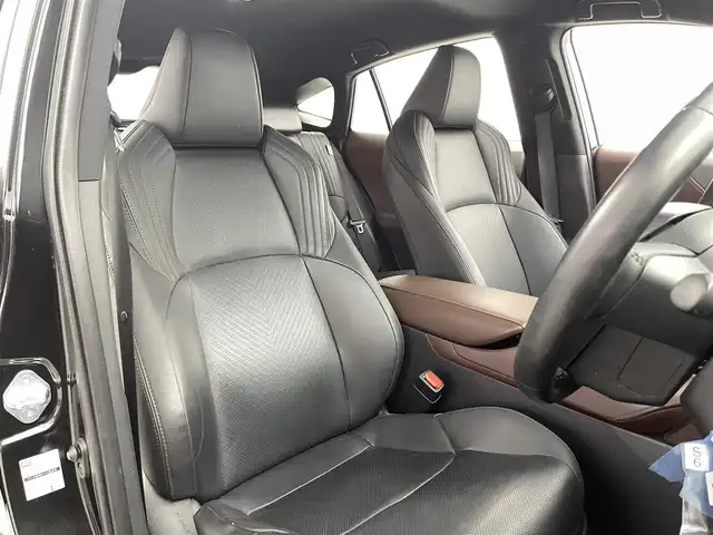 トヨタ ハリアー ハイブリッド Z レザーパッケージ 福井県 2021(令3)年 4.2万km プレシャスブラックパール 12.3インチ純正コネクティッドナビ/フルセグTV/Bluetooth/Miracast/AUX/AM/FM/JBLサウンドシステム/全方位モニター/Toyota Safety Sense/・プリクラッシュセーフティ/・レーンディパーチャーアラート/・オートハイビーム/・レーダークルーズコントロール/・ブラインドスポットモニター/ヘッドアップディスプレイ/パワーバックドア/前席パワーシート/エアシート/シートヒーター/ステアリングヒーター/革巻きステアリング/ステアリングリモコン/ステアリングチルド機構/ビルトインETC2.0/LEDヘッドライト/フォグライト/ウインカー・電動格納式ミラー/クリアランスソナー/純正19インチアルミホイル