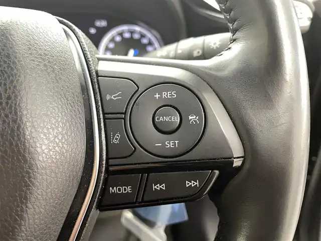 トヨタ ハリアー ハイブリッド Z レザーパッケージ 福井県 2021(令3)年 4.2万km プレシャスブラックパール 12.3インチ純正コネクティッドナビ/フルセグTV/Bluetooth/Miracast/AUX/AM/FM/JBLサウンドシステム/全方位モニター/Toyota Safety Sense/・プリクラッシュセーフティ/・レーンディパーチャーアラート/・オートハイビーム/・レーダークルーズコントロール/・ブラインドスポットモニター/ヘッドアップディスプレイ/パワーバックドア/前席パワーシート/エアシート/シートヒーター/ステアリングヒーター/革巻きステアリング/ステアリングリモコン/ステアリングチルド機構/ビルトインETC2.0/LEDヘッドライト/フォグライト/ウインカー・電動格納式ミラー/クリアランスソナー/純正19インチアルミホイル