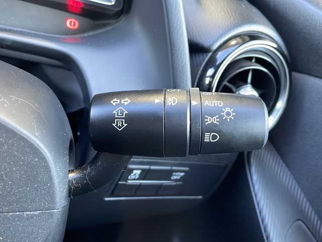 マツダ デミオ XD ツーリング 静岡県 2015(平27)年 6.2万km ソウルレッドプレミアムメタリック 純正ナビ/・ラジオ/フルセグTV/・USB/CD/DVD/AUX/主要装備/・レーダークルーズコントロール　/・ＥＴＣ　/・バックカメラ　/・ヘッドアップディスプレイ　/・ステアリングリモコン　/・パドルシフト　/・スマートシティブレーキサポート　/・オートライト　/・純正フロアマット　/・スマートキー/・アイドリングストップ/・純正アルミホイール/・コーナーセンサー/・フォグランプ/・盗難防止装置/・横滑り防止装置