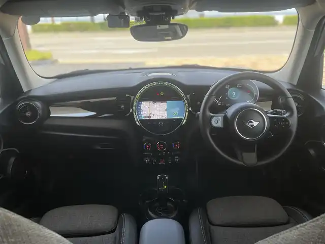 ＭＩＮＩ ＢＭＷ ミニ クーパー 兵庫県 2022(令4)年 0.5万km グレーⅡ 外部検査実施済み/・ワンオーナー/・カラー：B47 ルーフトップグレーメタリック/・ブラックルーフ/・ユニオンジャックミラーカバー/・コンフォートアクセス/・純正ナビ/・BT/USB/・ステアリングリモコン/・バックカメラ/・コーナーセンサー/・ハーフレザーシート/・アイドリングストップ/・R5/6年正規ディーラー記録簿有/・ETC/・MINI純正ドライブレコーダー前後/・純正16インチAW/・オートLEDヘッドランプ/・リヤフォグランプ/・クルーズコントロール/・インテリジェントセーフティ//衝突警告//歩行者警告//車線逸脱警告