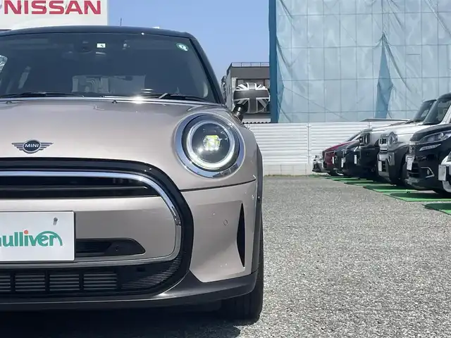 ＭＩＮＩ ＢＭＷ ミニ クーパー 兵庫県 2022(令4)年 0.5万km グレーⅡ 外部検査実施済み/・ワンオーナー/・カラー：B47 ルーフトップグレーメタリック/・ブラックルーフ/・ユニオンジャックミラーカバー/・コンフォートアクセス/・純正ナビ/・BT/USB/・ステアリングリモコン/・バックカメラ/・コーナーセンサー/・ハーフレザーシート/・アイドリングストップ/・R5/6年正規ディーラー記録簿有/・ETC/・MINI純正ドライブレコーダー前後/・純正16インチAW/・オートLEDヘッドランプ/・リヤフォグランプ/・クルーズコントロール/・インテリジェントセーフティ//衝突警告//歩行者警告//車線逸脱警告
