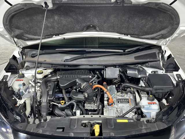 日産 ノート X 沖縄県 2021(令3)年 6.9万km ピュアホワイトパール 県外仕入　/禁煙車　/純正ナビ　/　フルセグ　Ｂｌｕｅｔｏｏｔｈ　ＤＶＤ　ＣＤ　/バックカメラ　/エマージェンシーブレーキ　/ＬＥＤヘッドライト　/コーナーセンサー　/オートブレーキホールド　/電子パーキングブレーキ