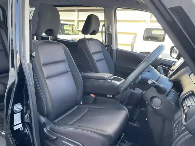 日産 セレナ ハイウェイスター G 東京都 2016(平28)年 7万km ダイヤモンドブラック 純正9インチナビ/パーキングアシスト/フリップダウンモニター/アラウンドビュー/インテリジェントルームミラー/ＥＴＣ/ステアリングヒーター/衝突被害軽減ブレーキ/プロパイロット/コーナーセンサー