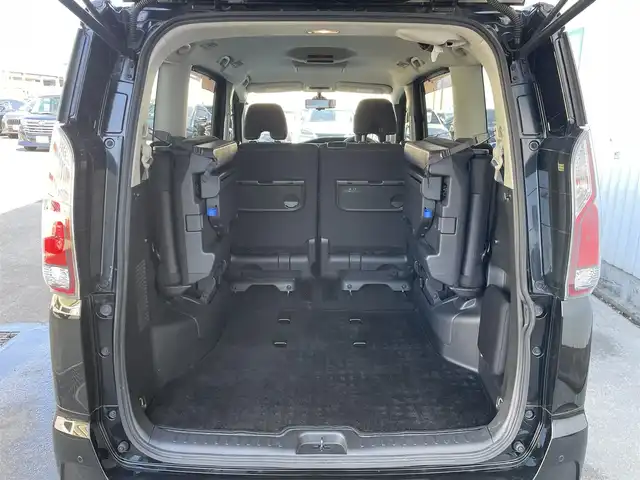 日産 セレナ ハイウェイスター G 東京都 2016(平28)年 7万km ダイヤモンドブラック 純正9インチナビ/パーキングアシスト/フリップダウンモニター/アラウンドビュー/インテリジェントルームミラー/ＥＴＣ/ステアリングヒーター/衝突被害軽減ブレーキ/プロパイロット/コーナーセンサー