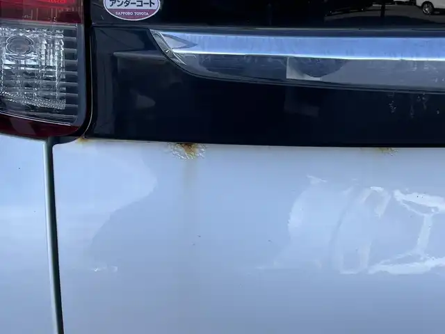 トヨタ エスクァイア Gi 道央・札幌 2016(平28)年 16.4万km ホワイトパールクリスタルシャイン ４WD/寒冷地仕様/純正ディーラーOPナビ/CD/DVD/BT/フルセグ/純正フリップダウンモニター/プリクラッシュセーフティ/横滑り防止装置/クルーズコントロール/レーンキープアシスト/パーキングアシスト/バックカメラ/ビルトインETC/アイドリングストップ/ワイパーデアイサー/ECOMODE/両側パワースライドドア/前席シートヒーター/レザーシート/革巻きウッドコンビステアリング/ステアリングリモコン/MTモード付AT/プッシュスタート/スマートキー/LEDヘッドライト/オートライト/オートハイビーム/フォグランプ/電動格納ミラー/ウィンカーミラー/純正フロアマット/ドアバイザー