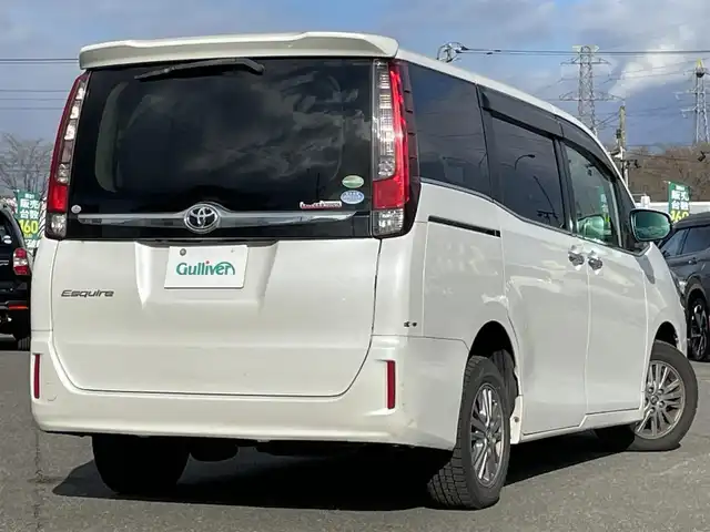 トヨタ エスクァイア Gi 道央・札幌 2016(平28)年 16.4万km ホワイトパールクリスタルシャイン ４WD/寒冷地仕様/純正ディーラーOPナビ/CD/DVD/BT/フルセグ/純正フリップダウンモニター/プリクラッシュセーフティ/横滑り防止装置/クルーズコントロール/レーンキープアシスト/パーキングアシスト/バックカメラ/ビルトインETC/アイドリングストップ/ワイパーデアイサー/ECOMODE/両側パワースライドドア/前席シートヒーター/レザーシート/革巻きウッドコンビステアリング/ステアリングリモコン/MTモード付AT/プッシュスタート/スマートキー/LEDヘッドライト/オートライト/オートハイビーム/フォグランプ/電動格納ミラー/ウィンカーミラー/純正フロアマット/ドアバイザー