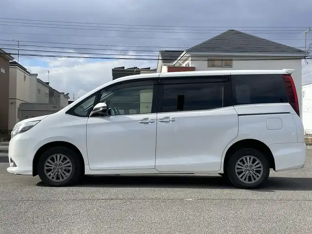 トヨタ エスクァイア Gi 道央・札幌 2016(平28)年 16.4万km ホワイトパールクリスタルシャイン ４WD/寒冷地仕様/純正ディーラーOPナビ/CD/DVD/BT/フルセグ/純正フリップダウンモニター/プリクラッシュセーフティ/横滑り防止装置/クルーズコントロール/レーンキープアシスト/パーキングアシスト/バックカメラ/ビルトインETC/アイドリングストップ/ワイパーデアイサー/ECOMODE/両側パワースライドドア/前席シートヒーター/レザーシート/革巻きウッドコンビステアリング/ステアリングリモコン/MTモード付AT/プッシュスタート/スマートキー/LEDヘッドライト/オートライト/オートハイビーム/フォグランプ/電動格納ミラー/ウィンカーミラー/純正フロアマット/ドアバイザー