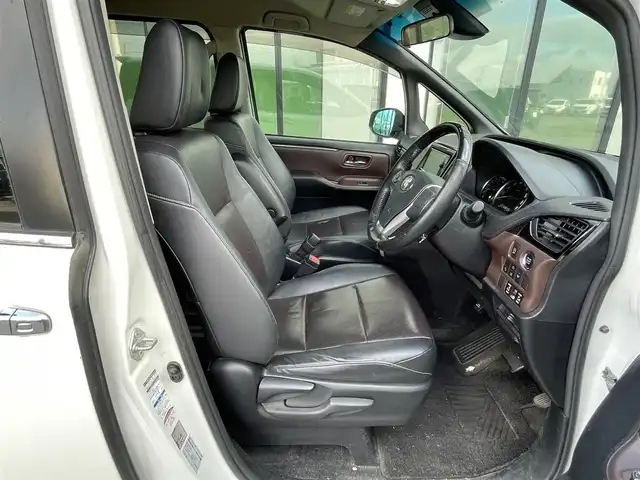 トヨタ エスクァイア Gi 道央・札幌 2016(平28)年 16.4万km ホワイトパールクリスタルシャイン ４WD/寒冷地仕様/純正ディーラーOPナビ/CD/DVD/BT/フルセグ/純正フリップダウンモニター/プリクラッシュセーフティ/横滑り防止装置/クルーズコントロール/レーンキープアシスト/パーキングアシスト/バックカメラ/ビルトインETC/アイドリングストップ/ワイパーデアイサー/ECOMODE/両側パワースライドドア/前席シートヒーター/レザーシート/革巻きウッドコンビステアリング/ステアリングリモコン/MTモード付AT/プッシュスタート/スマートキー/LEDヘッドライト/オートライト/オートハイビーム/フォグランプ/電動格納ミラー/ウィンカーミラー/純正フロアマット/ドアバイザー