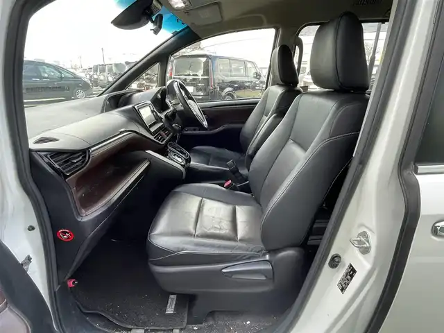 トヨタ エスクァイア Gi 道央・札幌 2016(平28)年 16.4万km ホワイトパールクリスタルシャイン ４WD/寒冷地仕様/純正ディーラーOPナビ/CD/DVD/BT/フルセグ/純正フリップダウンモニター/プリクラッシュセーフティ/横滑り防止装置/クルーズコントロール/レーンキープアシスト/パーキングアシスト/バックカメラ/ビルトインETC/アイドリングストップ/ワイパーデアイサー/ECOMODE/両側パワースライドドア/前席シートヒーター/レザーシート/革巻きウッドコンビステアリング/ステアリングリモコン/MTモード付AT/プッシュスタート/スマートキー/LEDヘッドライト/オートライト/オートハイビーム/フォグランプ/電動格納ミラー/ウィンカーミラー/純正フロアマット/ドアバイザー