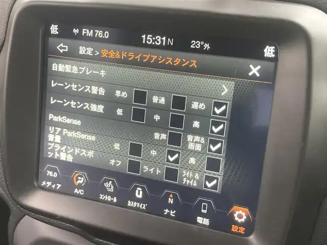 クライスラー・ジープ ジープ レネゲード リミテッド 熊本県 2021(令3)年 1.8万km 黒 ・ワンオーナー/・スマートキー/・プッシュスタート/・自動緊急ブレーキ/・レーンセンス/・パークセンス/・ブラインドスポットモニター/・アダプティブヘッドライト/・クルーズコントロール(追従式)/・黒革シート/・前席パワーシート/・前席シートヒーター /・ハンドルヒーター /・純正メモリナビ/　【Bluetooth・USB・AUX】/・スマホ連携/　【AppleCarPlay・AndroidAuto】/・フルセグTV/・バックカメラ/・ETC2.0/・ドライブレコーダー(前後録画)/・LEDヘッドランプ/・LEDフォグランプ/・純正マット/・純正バイザー/・保証書/取説