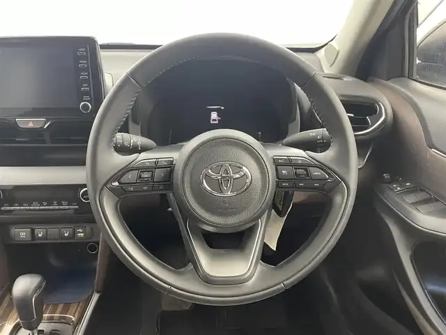 トヨタ ヤリスクロス ハイブリッド Z 福井県 2022(令4)年 2.2万km ブラックマイカ 純正ディスプレイオーディオ/フルセグ/BT/全方位カメラ/トヨタセーフティセンス/オートライト/オートマチックハイビーム/ＬＥＤヘッドライト/パワーシート/シートヒーター/フロアマット/クリアランスソナー/ＥＴＣ