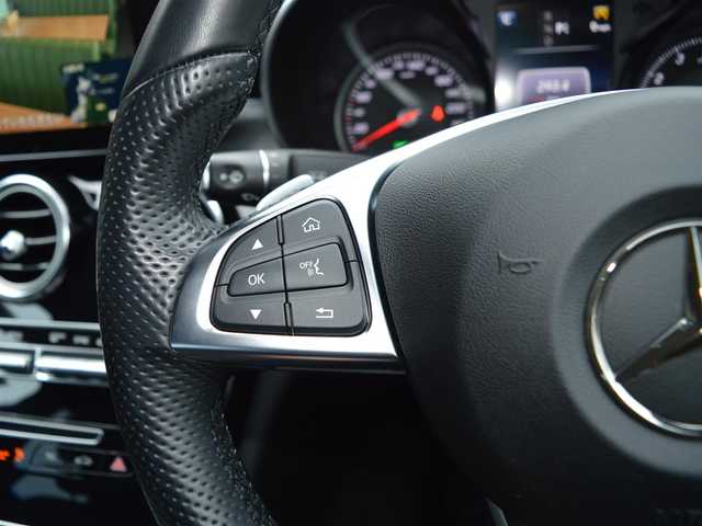 メルセデス・ベンツ Ｃ１８０ ローレウスエディション 栃木県 2017(平29)年 2.9万km ポーラホワイト レーダーセーフティパッケージ/ ・アクティブブレーキアシスト/ ・リアCPA/ ・PRE-SAFE/ ・アクティブレーンキーピングアシスト/ ・アクティブブラインドスポットアシスト/ ・ディスタンスパイロットディストロニック/ ・ステアリングパイロット/ ・レーダークルーズコントロール/純正ナビ/ [フルセグ/AM/FM/CD/DVD/BT/SD]/コーナーセンサー/パドルシフト/バックカメラ/ETC/前後ドラレコ/前席シートヒーター/D席パワーシート/D席メモリーシート/LEDヘッドライト/オートライト/ステアスイッチ/プッシュスタート/スマートスペアキー×１/保証書/取扱説明書