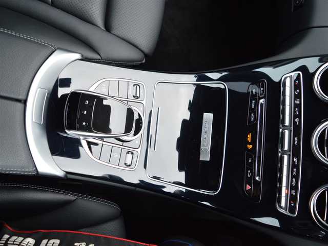 メルセデス・ベンツ Ｃ１８０ ローレウスエディション 栃木県 2017(平29)年 2.9万km ポーラホワイト レーダーセーフティパッケージ/ ・アクティブブレーキアシスト/ ・リアCPA/ ・PRE-SAFE/ ・アクティブレーンキーピングアシスト/ ・アクティブブラインドスポットアシスト/ ・ディスタンスパイロットディストロニック/ ・ステアリングパイロット/ ・レーダークルーズコントロール/純正ナビ/ [フルセグ/AM/FM/CD/DVD/BT/SD]/コーナーセンサー/パドルシフト/バックカメラ/ETC/前後ドラレコ/前席シートヒーター/D席パワーシート/D席メモリーシート/LEDヘッドライト/オートライト/ステアスイッチ/プッシュスタート/スマートスペアキー×１/保証書/取扱説明書