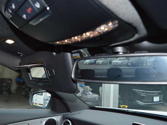 メルセデス・ベンツ Ｃ１８０ ローレウスエディション 栃木県 2017(平29)年 2.9万km ポーラホワイト レーダーセーフティパッケージ/ ・アクティブブレーキアシスト/ ・リアCPA/ ・PRE-SAFE/ ・アクティブレーンキーピングアシスト/ ・アクティブブラインドスポットアシスト/ ・ディスタンスパイロットディストロニック/ ・ステアリングパイロット/ ・レーダークルーズコントロール/純正ナビ/ [フルセグ/AM/FM/CD/DVD/BT/SD]/コーナーセンサー/パドルシフト/バックカメラ/ETC/前後ドラレコ/前席シートヒーター/D席パワーシート/D席メモリーシート/LEDヘッドライト/オートライト/ステアスイッチ/プッシュスタート/スマートスペアキー×１/保証書/取扱説明書