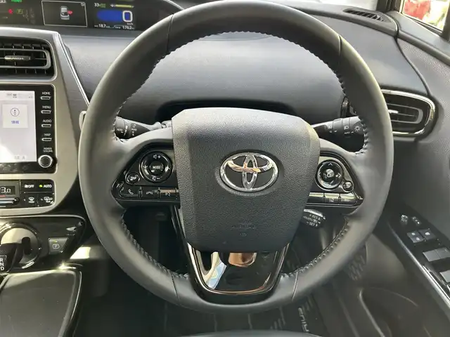 トヨタ プリウス A ツーリングセレ ブラックED 長崎県 2022(令4)年 0.7万km プレシャスブラックパール 純正ディスプレイオーディオ(FM/AM/BT/ナビ)/全方位カメラ/ステアリングリモコン/クルーズコントロール/プッシュスタート/スマートキー/スペアキー/ヘッドアップディスプレイ/運転席パワーシート/前席シートヒーター/100V充電/ビルトインETC/ドラレコ/純正フロアマット/電動格納ミラー/ドアバイザー/モデリスタフルエアロ/クリアランスソナー/ABS/横滑り防止装置/レーンキープアシスト/盗難防止装置/オートライト/オートハイビーム/SRSダブルエアバッグ/車両接近通報装置/取扱説明書/保証書/記録簿