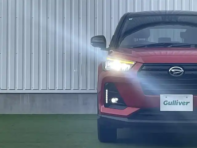 ダイハツ ロッキー プレミアム G 香川県 2022(令4)年 3.1万km ブラックマイカメタリック/コンパーノレッド 純正9インチディスプレイオーディオ/→AM/FM/Bluetooth/フルセグTV/レーダークルーズコントロール/レーンキープアシスト/コーナーセンサー/ハーフレザーシート/シートヒーター/前方ドライブレコーダー/ETC/バックカメラ/衝突軽減ブレーキ/アイドリングストップ/LEDヘッドライト/革巻きステアリング/ステアリングスイッチ/純正17インチアルミホイール/純正フロアマット/プッシュスタート/スマートキー
