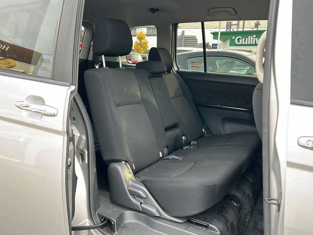 トヨタ アイシス プラタナ Vセレクション 徳島県 2013(平25)年 11.4万km シルバーM 純正SD7型ナビ　NHZD-W62G/バックカメラ/両側電動スライドドア/ドライブレコーダー/ビルトインETC/純正18インチAW/純正フロアマット/ドアバイザー/フォグライト/電動格納ミラー/キセノンヘッドライト/スマートキー/オートライト