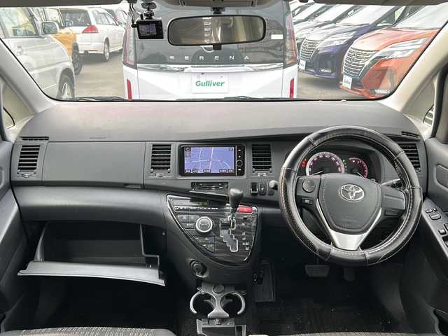 トヨタ アイシス プラタナ Vセレクション 徳島県 2013(平25)年 11.4万km シルバーM 純正SD7型ナビ　NHZD-W62G/バックカメラ/両側電動スライドドア/ドライブレコーダー/ビルトインETC/純正18インチAW/純正フロアマット/ドアバイザー/フォグライト/電動格納ミラー/キセノンヘッドライト/スマートキー/オートライト