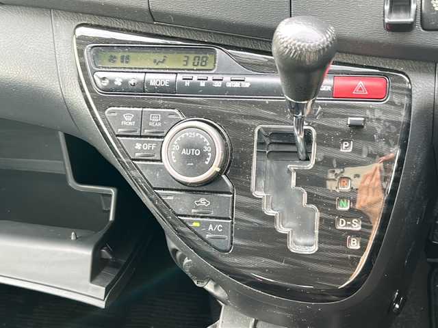 トヨタ アイシス プラタナ Vセレクション 徳島県 2013(平25)年 11.4万km シルバーM 純正SD7型ナビ　NHZD-W62G/バックカメラ/両側電動スライドドア/ドライブレコーダー/ビルトインETC/純正18インチAW/純正フロアマット/ドアバイザー/フォグライト/電動格納ミラー/キセノンヘッドライト/スマートキー/オートライト