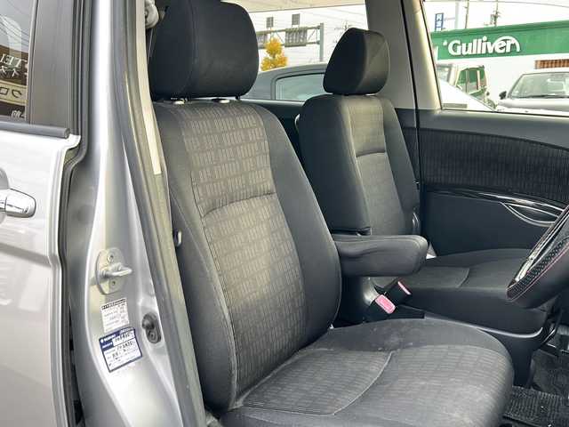 トヨタ アイシス プラタナ Vセレクション 徳島県 2013(平25)年 11.4万km シルバーM 純正SD7型ナビ　NHZD-W62G/バックカメラ/両側電動スライドドア/ドライブレコーダー/ビルトインETC/純正18インチAW/純正フロアマット/ドアバイザー/フォグライト/電動格納ミラー/キセノンヘッドライト/スマートキー/オートライト