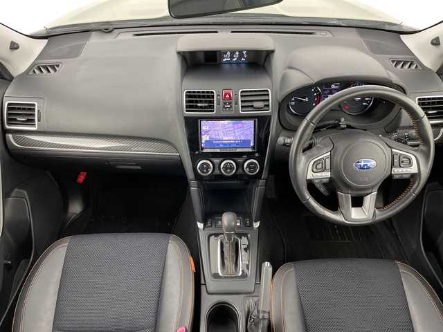 スバル フォレスター 2．0i－L アイサイト 栃木県 2017(平29)年 5.9万km デザートカーキ 禁煙車/４WD/ワンオーナー/純正８Vインチナビ/（CD/DVD/Bluetooth/フルセグTV/SD)/バックカメラ/アイサイト/・プリクラッシュブレーキ/・アクティブレーンキープ/・誤発進抑制制御/・車線逸脱警報システム/・ふらつき警報/・レーダークルーズコントロール/・ブラインドスポットモニター/・オートマチックハイビーム/ETC/前後ドライブレコーダー/ハーフレザーシート/全席シートヒーター/パワーシート/アイドリングストップ/パドルシフト/純正17インチアルミホイール/スマートキー/スペアキー1本/オートライト/LEDヘッドライト/フロントフォグランプ/横滑り防止装置/純正フロアマット