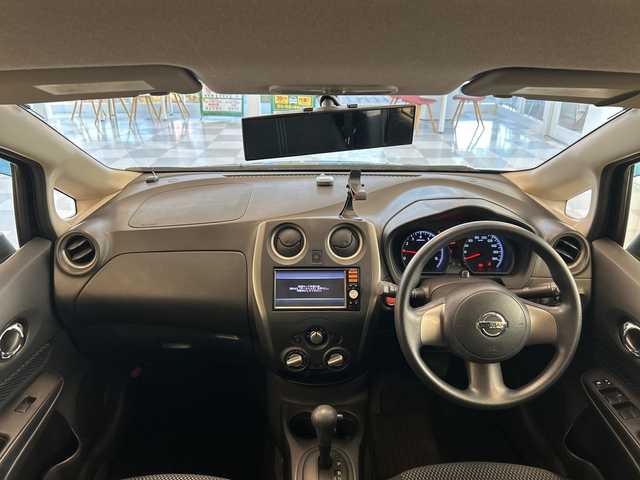 日産 ノート X 岐阜県 2014(平26)年 6.1万km スーパーブラック SDナビ/プッシュスタート/アイドリングストップ/スマートキー/ETC/フルセグ/純正マット/ハロゲンライト/サイドバイザー
