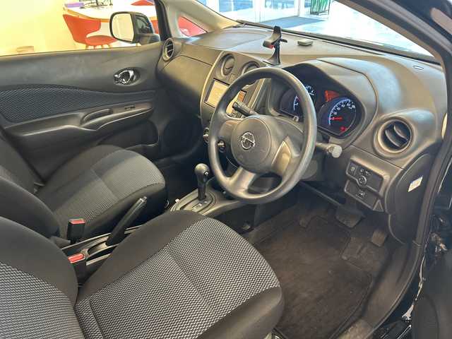 日産 ノート X 岐阜県 2014(平26)年 6.1万km スーパーブラック SDナビ/プッシュスタート/アイドリングストップ/スマートキー/ETC/フルセグ/純正マット/ハロゲンライト/サイドバイザー