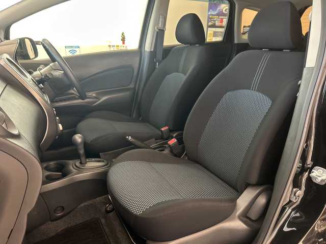 日産 ノート X 岐阜県 2014(平26)年 6.1万km スーパーブラック SDナビ/プッシュスタート/アイドリングストップ/スマートキー/ETC/フルセグ/純正マット/ハロゲンライト/サイドバイザー