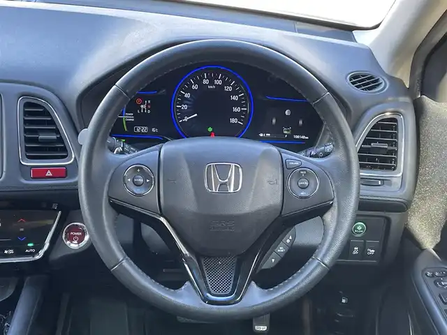 ホンダ ヴェゼル ハイブリッド X 福岡県 2014(平26)年 10.9万km ホワイトオーキッドパール (株)IDOMが運営する【じしゃロン八幡西店】の自社ローン対象車両になります。こちらは現金ご利用時の価格です。自社ローンご希望の方は別途その旨お申付け下さい。/衝突被害軽減システム/スマートキー/純正メモリナビ/Bluetooth/ワンセグ/バックカメラ/オートライト/LEDヘッドライト/パドルシフト/クルーズコントロール/ETC