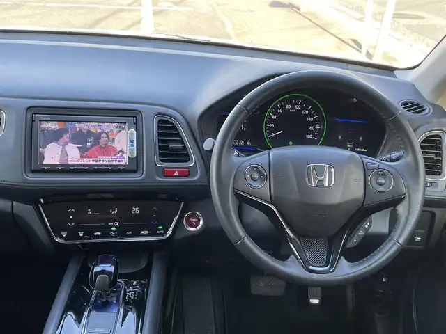 ホンダ ヴェゼル ハイブリッド X 福岡県 2014(平26)年 10.9万km ホワイトオーキッドパール (株)IDOMが運営する【じしゃロン八幡西店】の自社ローン対象車両になります。こちらは現金ご利用時の価格です。自社ローンご希望の方は別途その旨お申付け下さい。/衝突被害軽減システム/スマートキー/純正メモリナビ/Bluetooth/ワンセグ/バックカメラ/オートライト/LEDヘッドライト/パドルシフト/クルーズコントロール/ETC