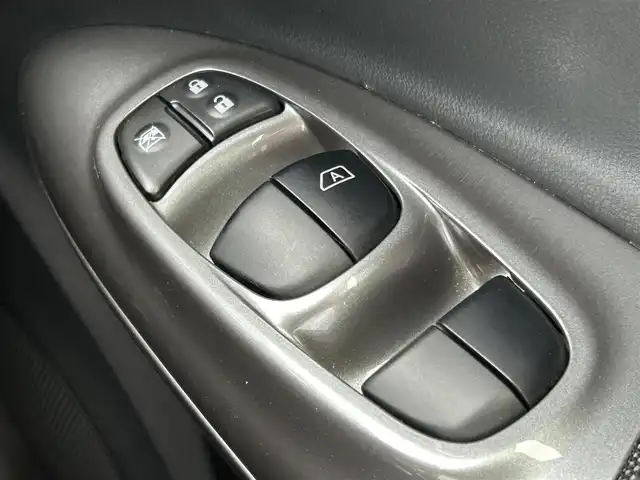 日産 ジューク 15RX タイプV 福島県 2012(平24)年 1.3万km ホワイトパール 社外メモリナビ/　【フルセグ/CD/DVD/BT】/バックカメラ/ハロゲンライト（AUTO機能付き）/フォグランプ/ヘッドライトレベライザー/プッシュスタート/電動格納ミラー/社外フロアマット