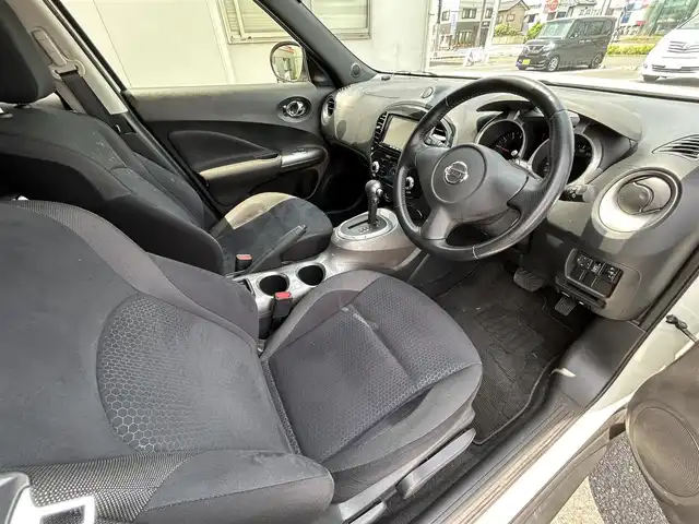 日産 ジューク 15RX タイプV 福島県 2012(平24)年 1.3万km ホワイトパール 社外メモリナビ/　【フルセグ/CD/DVD/BT】/バックカメラ/ハロゲンライト（AUTO機能付き）/フォグランプ/ヘッドライトレベライザー/プッシュスタート/電動格納ミラー/社外フロアマット