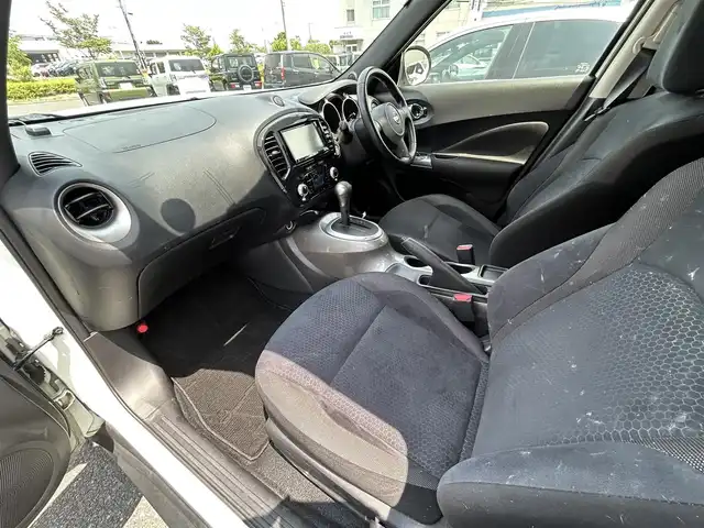 日産 ジューク 15RX タイプV 福島県 2012(平24)年 1.3万km ホワイトパール 社外メモリナビ/　【フルセグ/CD/DVD/BT】/バックカメラ/ハロゲンライト（AUTO機能付き）/フォグランプ/ヘッドライトレベライザー/プッシュスタート/電動格納ミラー/社外フロアマット