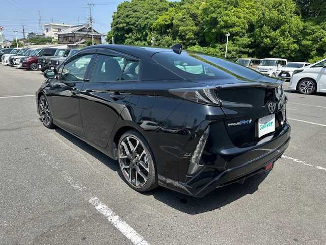 トヨタ プリウス ＰＨＶ S GRスポーツ 大阪府 2019(令1)年 3.8万km アティチュードブラックマイカ 純正9インチナビ(BT/フルセグ/DVD)/バックカメラ/レーダークルーズコントロール/プリクラッシュセーフティー/横滑り防止装置/盗難防止装置/四眼ライト/LEDヘッドライト/オートライト/オートマチックハイビーム/ビルトインETC/ドライブレコーダー/ハーフレザーシート/シートヒーター/純正フロアマット/純正アルミホイール/スペアキー(1本)/プッシュスタート