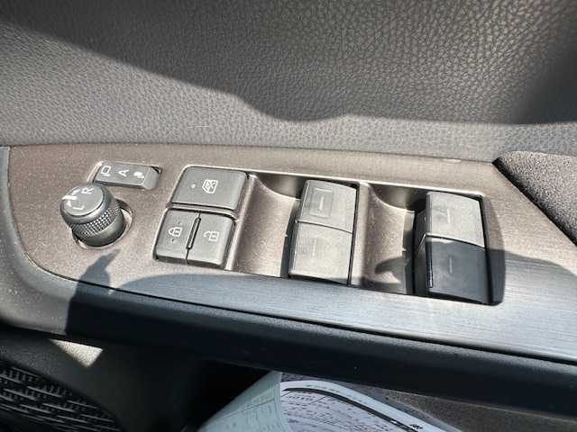 トヨタ プリウス ＰＨＶ S GRスポーツ 大阪府 2019(令1)年 3.8万km アティチュードブラックマイカ 純正9インチナビ(BT/フルセグ/DVD)/バックカメラ/レーダークルーズコントロール/プリクラッシュセーフティー/横滑り防止装置/盗難防止装置/四眼ライト/LEDヘッドライト/オートライト/オートマチックハイビーム/ビルトインETC/ドライブレコーダー/ハーフレザーシート/シートヒーター/純正フロアマット/純正アルミホイール/スペアキー(1本)/プッシュスタート