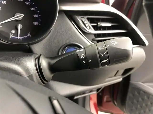 トヨタ Ｃ－ＨＲ G 愛知県 2017(平29)年 6.1万km センシュアルレッドマイカ 純正9型SDナビ　/(フルセグTV/CD/DVD/SD/BT/FM/AM)/バックカメラ/合皮シート　/前席シートヒーター　　/ＥＴＣ　/ドラレコ　/トヨタセーフティセンス/・レーダークルーズコントロール　/・プリクラッシュセーフティ/・レーンアシスト　/・クリアランスソナー　/・ブラインドスポットモニター/・リアクロストラフィックアラート　/ドアバイザー/純正LEDヘッドライト/純正18インチAW/純正フロアマット/スポーツモード/エコモード