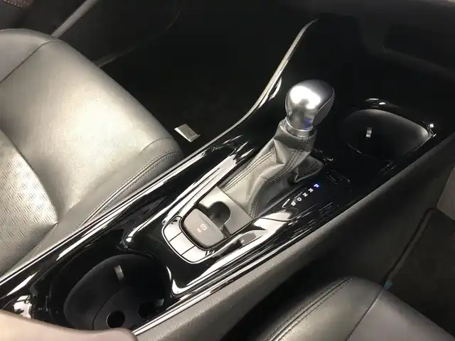 トヨタ Ｃ－ＨＲ G 愛知県 2017(平29)年 6.1万km センシュアルレッドマイカ 純正9型SDナビ　/(フルセグTV/CD/DVD/SD/BT/FM/AM)/バックカメラ/合皮シート　/前席シートヒーター　　/ＥＴＣ　/ドラレコ　/トヨタセーフティセンス/・レーダークルーズコントロール　/・プリクラッシュセーフティ/・レーンアシスト　/・クリアランスソナー　/・ブラインドスポットモニター/・リアクロストラフィックアラート　/ドアバイザー/純正LEDヘッドライト/純正18インチAW/純正フロアマット/スポーツモード/エコモード
