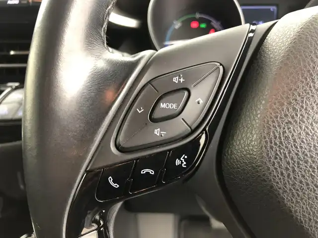 トヨタ Ｃ－ＨＲ G 愛知県 2017(平29)年 6.1万km センシュアルレッドマイカ 純正9型SDナビ　/(フルセグTV/CD/DVD/SD/BT/FM/AM)/バックカメラ/合皮シート　/前席シートヒーター　　/ＥＴＣ　/ドラレコ　/トヨタセーフティセンス/・レーダークルーズコントロール　/・プリクラッシュセーフティ/・レーンアシスト　/・クリアランスソナー　/・ブラインドスポットモニター/・リアクロストラフィックアラート　/ドアバイザー/純正LEDヘッドライト/純正18インチAW/純正フロアマット/スポーツモード/エコモード