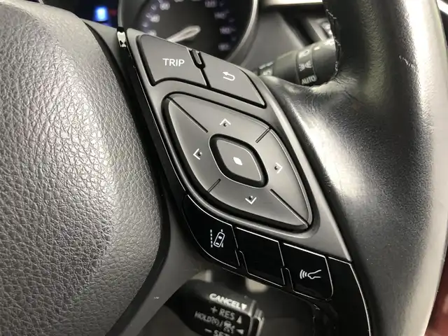トヨタ Ｃ－ＨＲ G 愛知県 2017(平29)年 6.1万km センシュアルレッドマイカ 純正9型SDナビ　/(フルセグTV/CD/DVD/SD/BT/FM/AM)/バックカメラ/合皮シート　/前席シートヒーター　　/ＥＴＣ　/ドラレコ　/トヨタセーフティセンス/・レーダークルーズコントロール　/・プリクラッシュセーフティ/・レーンアシスト　/・クリアランスソナー　/・ブラインドスポットモニター/・リアクロストラフィックアラート　/ドアバイザー/純正LEDヘッドライト/純正18インチAW/純正フロアマット/スポーツモード/エコモード