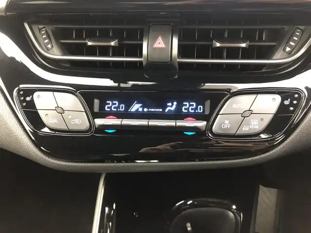 トヨタ Ｃ－ＨＲ G 愛知県 2017(平29)年 6.1万km センシュアルレッドマイカ 純正9型SDナビ　/(フルセグTV/CD/DVD/SD/BT/FM/AM)/バックカメラ/合皮シート　/前席シートヒーター　　/ＥＴＣ　/ドラレコ　/トヨタセーフティセンス/・レーダークルーズコントロール　/・プリクラッシュセーフティ/・レーンアシスト　/・クリアランスソナー　/・ブラインドスポットモニター/・リアクロストラフィックアラート　/ドアバイザー/純正LEDヘッドライト/純正18インチAW/純正フロアマット/スポーツモード/エコモード