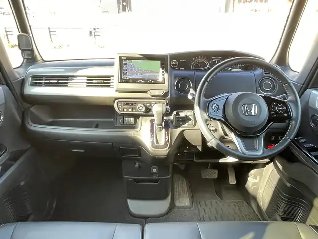 ホンダ Ｎ ＢＯＸ カスタム L ターボ スタイル+ブラック 岐阜県 2022(令4)年 3万km プラチナホワイトパール 純正ナビ(AM/FM/TV/DVD/CD/Bluetooth)/両側パワースライドドア/ハーフレザーシート/シートヒーター/クルーズコントロール/コーナーセンサー/プリクラッシュ/レーンキープアシスト/プッシュスタート/スマートキー/バックカメラ/ドライブレコーダー/オートライト/ETC/純正フロアマット