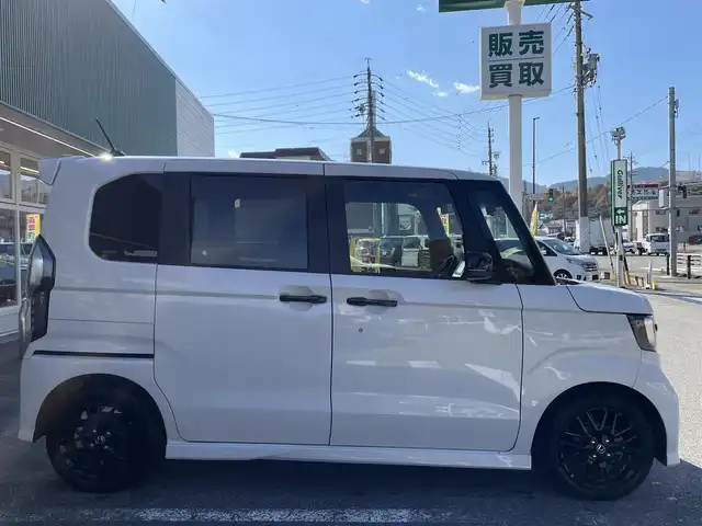 ホンダ Ｎ ＢＯＸ カスタム L ターボ スタイル+ブラック 岐阜県 2022(令4)年 3万km プラチナホワイトパール 純正ナビ(AM/FM/TV/DVD/CD/Bluetooth)/両側パワースライドドア/ハーフレザーシート/シートヒーター/クルーズコントロール/コーナーセンサー/プリクラッシュ/レーンキープアシスト/プッシュスタート/スマートキー/バックカメラ/ドライブレコーダー/オートライト/ETC/純正フロアマット