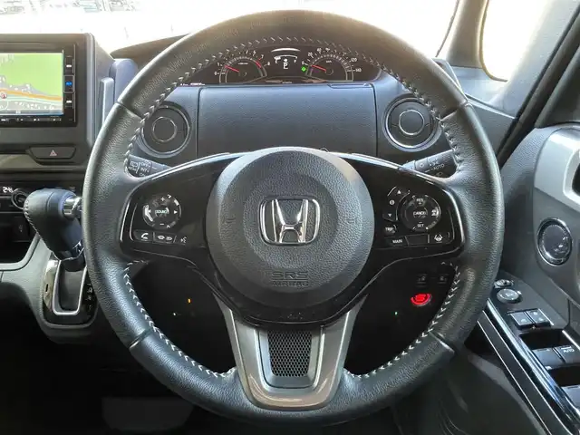 ホンダ Ｎ ＢＯＸ カスタム L ターボ スタイル+ブラック 岐阜県 2022(令4)年 3万km プラチナホワイトパール 純正ナビ(AM/FM/TV/DVD/CD/Bluetooth)/両側パワースライドドア/ハーフレザーシート/シートヒーター/クルーズコントロール/コーナーセンサー/プリクラッシュ/レーンキープアシスト/プッシュスタート/スマートキー/バックカメラ/ドライブレコーダー/オートライト/ETC/純正フロアマット