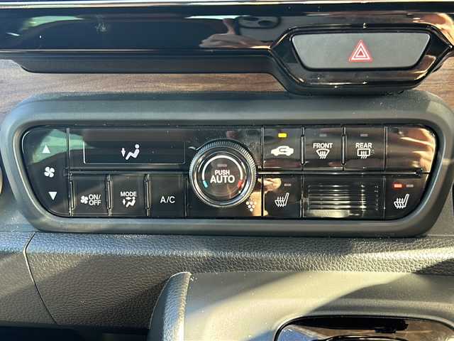 ホンダ Ｎ ＯＮＥ オリジナル スタイル+アーバン 静岡県 2023(令5)年 2.5万km プレミアムアイボリーパールⅡ 純正ナメモリビ/・CD/・DVD/・フルセグＴＶ/・Bluetooth/・USB/・AM/・FM/主要装備/・衝突軽減/・レーンキープ/・追従クルコン/・コーナーセンサー後/・バックカメラ/・ETC/・ドラレコ/・ハーフレザーシート/・シートヒーター/・LEDヘッドライト/・オートライト/・ステリモ/・電動パーキングブレーキ/・オートホールド/・スマートキー/・プッシュスタート/・スペアキー1本