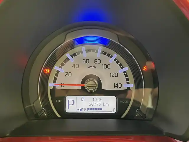 スズキ ハスラー Jスタイル 沖縄県 2015(平27)年 5.7万km フェニックスレッドパール/ホワイト2トーンルーフ (株)IDOMが運営する【じしゃロンコザ店】の自社ローン専用車両になりますこちらは現金またはオートローンご利用時の価格です。自社ローンご希望の方は別途その旨お申付け下さい/・社外ナビ/・CD再生/・TV/・スマートキー/・プッシュスタート/・ドライブレコーダー/・シートヒーター/・社外アルミホイール/・衝突被害軽減システム/・オートライト