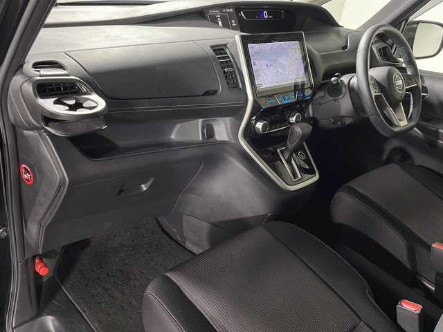 日産 セレナ ハイウェイスター Vセレクション 神奈川県 2018(平30)年 5.4万km ダイヤモンドブラック 社外10型ナビ(AVIC-CE901SE)/・AM/FM/CD/DVD/SD/AUX/USB/BT/・フルセグTV/・アラウンドビューモニター/・社外フリップダウンモニター/エマージェンシーブレーキ/両側パワースライドドア/ハンズフリースライドドア/クルーズコントロール/コーナーセンサー /LEDヘッドライト/オートライト/ステアリングスイッチ/純正16インチアルミホイール/ETC/スマートキー/プッシュスタート/フロアマット