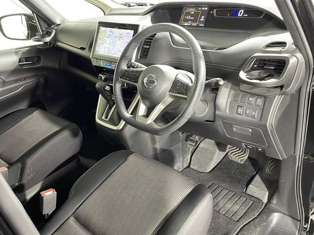 日産 セレナ ハイウェイスター Vセレクション 神奈川県 2018(平30)年 5.4万km ダイヤモンドブラック 社外10型ナビ(AVIC-CE901SE)/・AM/FM/CD/DVD/SD/AUX/USB/BT/・フルセグTV/・アラウンドビューモニター/・社外フリップダウンモニター/エマージェンシーブレーキ/両側パワースライドドア/ハンズフリースライドドア/クルーズコントロール/コーナーセンサー /LEDヘッドライト/オートライト/ステアリングスイッチ/純正16インチアルミホイール/ETC/スマートキー/プッシュスタート/フロアマット