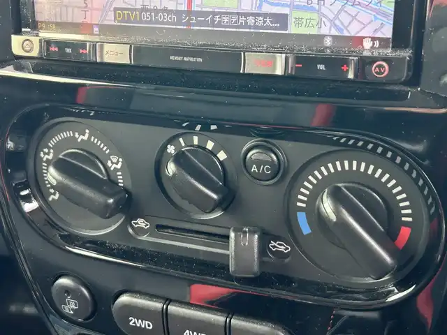 スズキ ジムニー クロスアドベンチャー 道東・釧路十勝 2014(平26)年 4.9万km パールホワイト パートタイム4WD/社外ナビ/(AM FM BT CD DVD フルセグTV)/バックカメラ/シートヒーター /リフトアップ/ETC/社外足回り/社外ステップ/社外前後バンパー/社外スキッドプレート/純正フロアマット/ドアバイザー/革巻きステアリング/LEDヘッドライト/フォグランプ/社外ナンバー移動キット